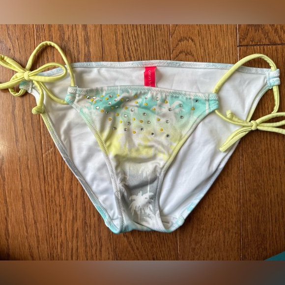 Rare Victoria’s Secret triangle bikini - Picture 7 of 7